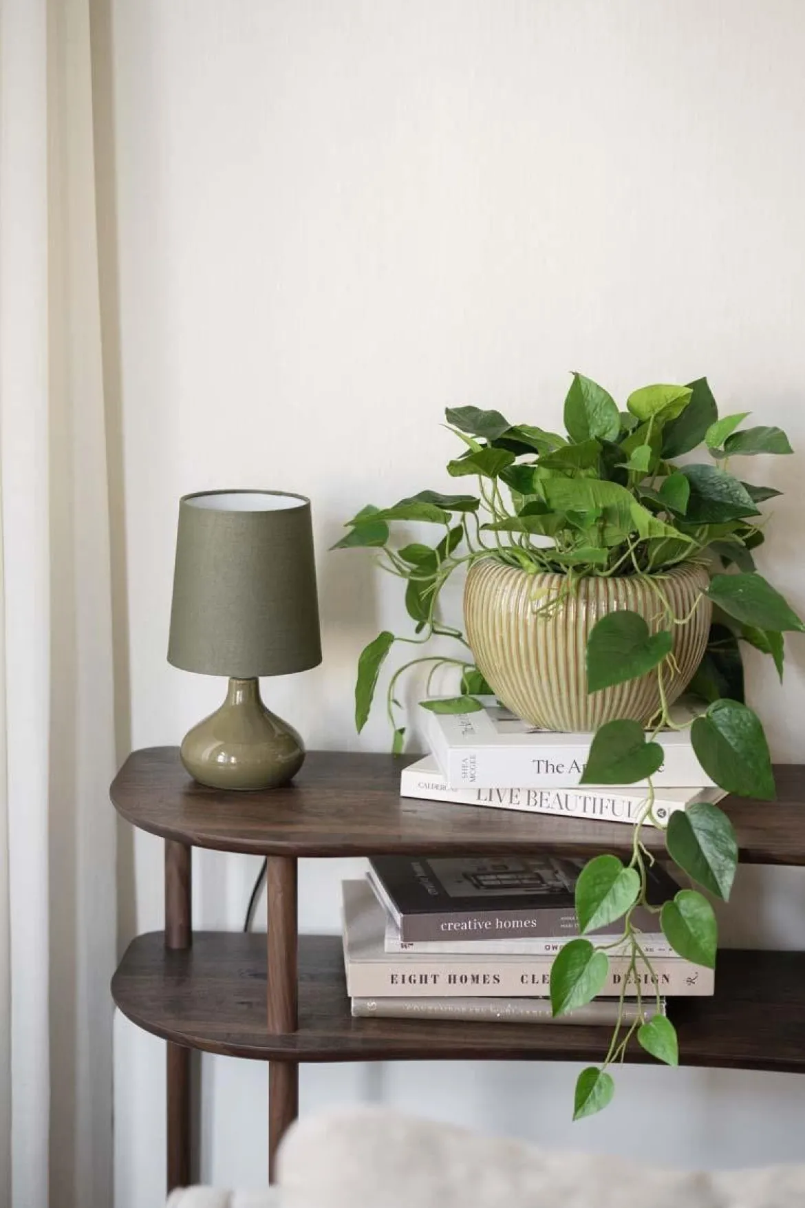 Bordlampe Ine 28 cm grønn