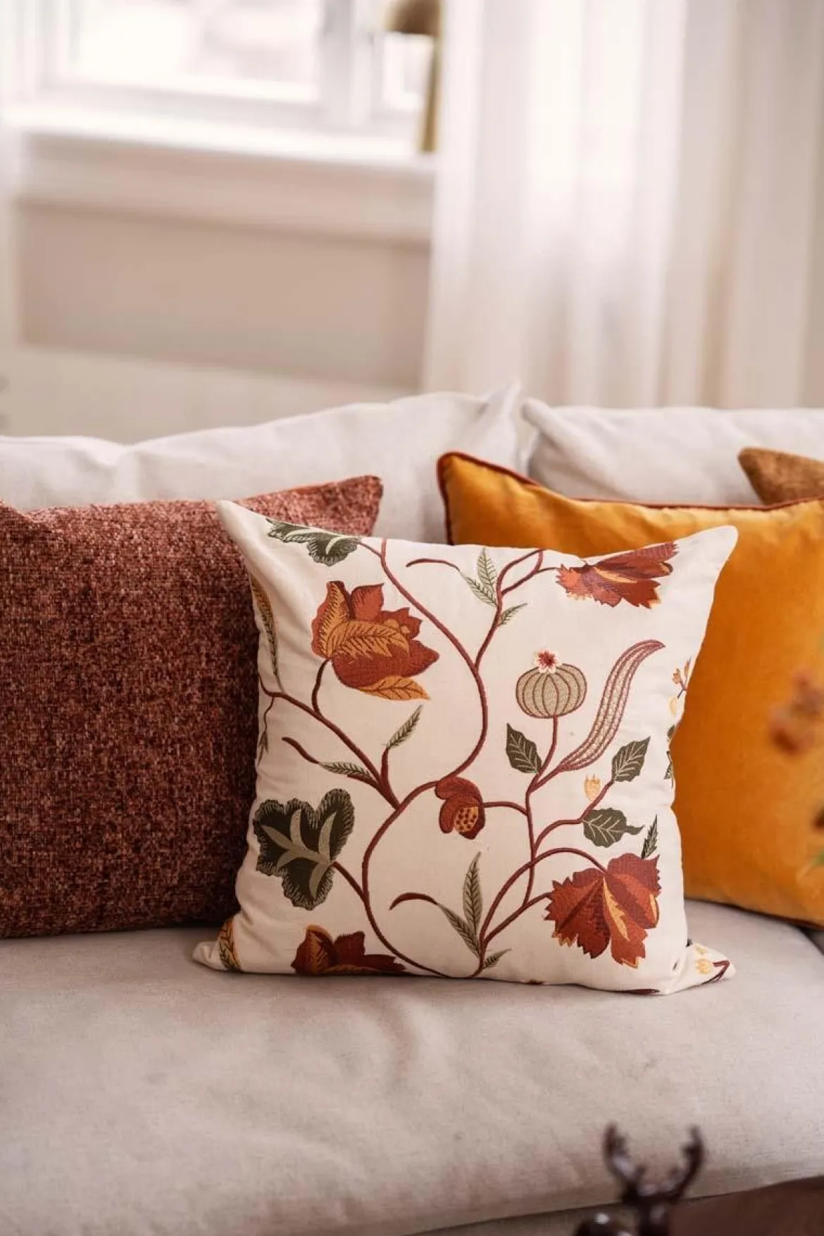 Putetrekk Poppy broderi 48x48cm