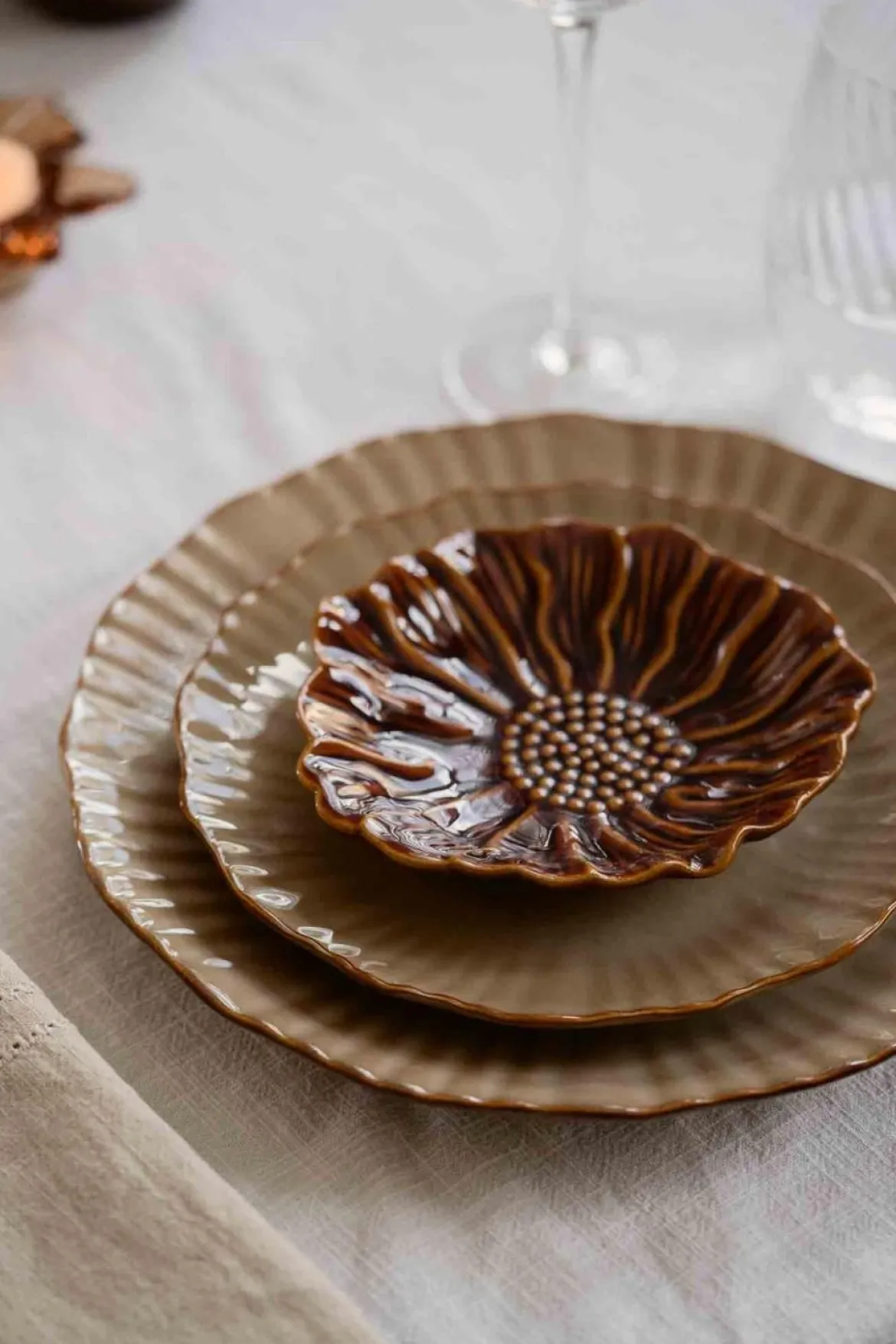Tallerken Bloom flower 15cm Cognac